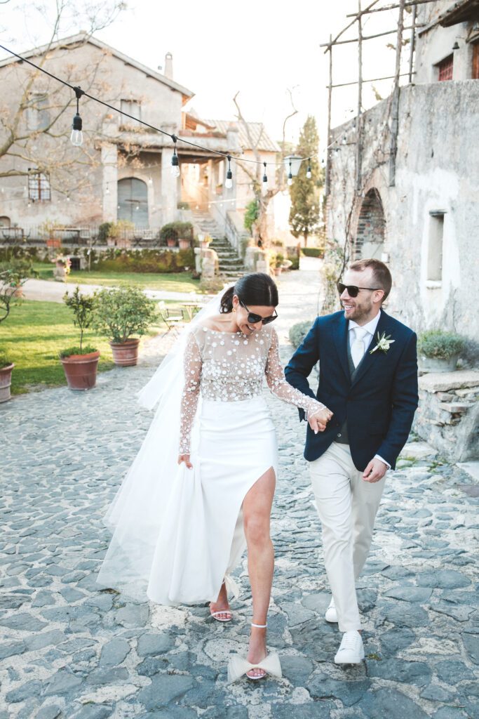 Modern couple in Italy's countryside  by elopement photographer Peggy Picot